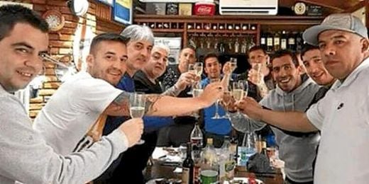Tévez, en una de las polémicas fotos. Tévez, en una de las polémicas fotos.