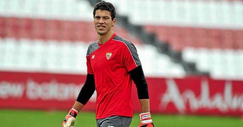 David Soria, en un entrenamiento del Sevilla. David Soria, en un entrenamiento del Sevilla.