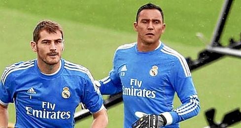 En la imagen, Íker Casillas y Keylor Navas cuando coincidieron en el Real Madrid. En la imagen, Íker Casillas y Keylor Navas cuando coincidieron en el Real Madrid.