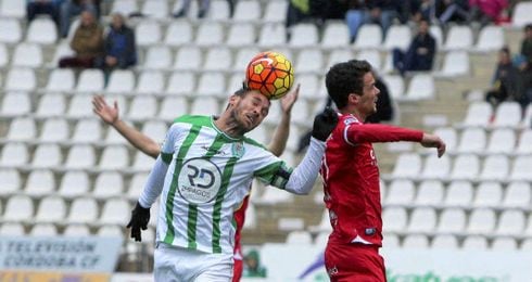 En la imagen, Xisco disputando un balón. En la imagen, Xisco disputando un balón.