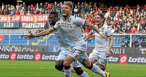 Immobile celebra uno de sus goles ante el Genoa. Immobile celebra uno de sus goles ante el Genoa.