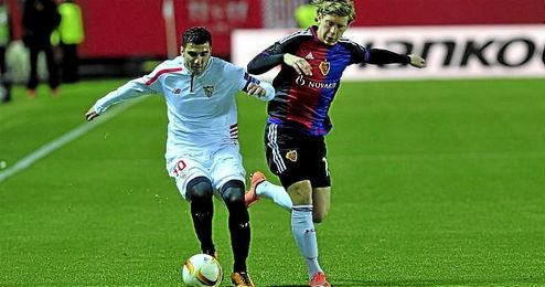 Reyes, en un lance del partido ante el Basilea. Reyes, en un lance del partido ante el Basilea.
