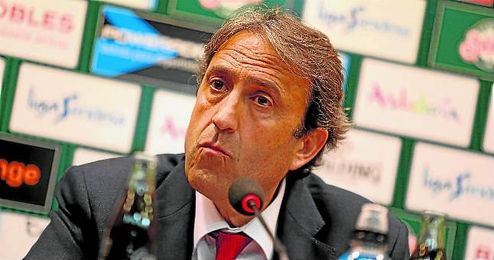 En la imagen, Luis Casimiro ofreciendo una rueda de prensa. En la imagen, Luis Casimiro ofreciendo una rueda de prensa.