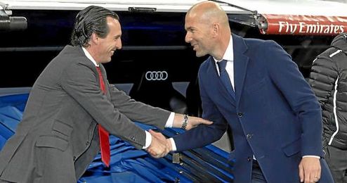 Zidane saluda a Emery antes del partido. Zidane saluda a Emery antes del partido.