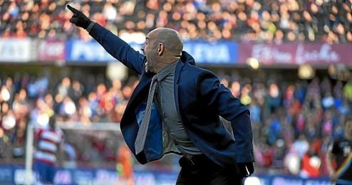 Paco Jémez durante un encuentro Paco Jémez durante un encuentro
