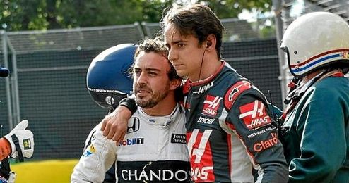 En la imagen, Fernando Alonso tras el accidente sufrido. En la imagen, Fernando Alonso tras el accidente sufrido.