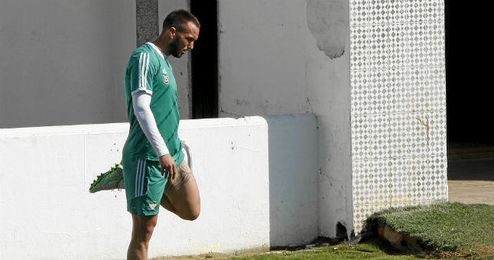 Momento en que el pivote francés se duele de la zona afectada. Momento en que el pivote francés se duele de la zona afectada.