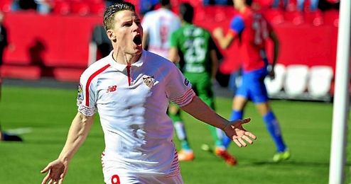 Gameiro celebra un gol con el Sevilla. Gameiro celebra un gol con el Sevilla.