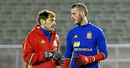 Casillas y De Gea, en un entrenamiento de la selección. Casillas y De Gea, en un entrenamiento de la selección.
