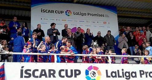 Alejandro Domínguez, con el dorsal ´14´, anotó dos de los tres goles de su equipo. Alejandro Domínguez, con el dorsal ´14´, anotó dos de los tres goles de su equipo.