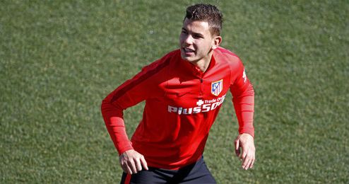 Lucas era el único central sano que le quedaba a Simeone en el primer equipo. Lucas era el único central sano que le quedaba a Simeone en el primer equipo.