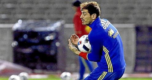 En la imagen, íker Casillas en un entrenamiento con la Selección española. En la imagen, íker Casillas en un entrenamiento con la Selección española.