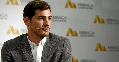 En la imagen, Iker Casillas durante una rueda de prensa. En la imagen, Iker Casillas durante una rueda de prensa.