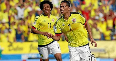 Bacca celebra uno de sus dos goles a Ecuador. Bacca celebra uno de sus dos goles a Ecuador.