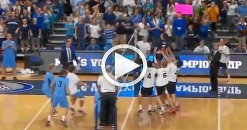 (VÍDEO) Espectacular punto en un partido de voleibol (VÍDEO) Espectacular punto en un partido de voleibol