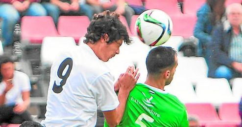 Carlos Fernández ha entrado en la primera selección. Carlos Fernández ha entrado en la primera selección.