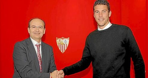José Castro, junto a David Soria tras sellar su renovación. José Castro, junto a David Soria tras sellar su renovación.