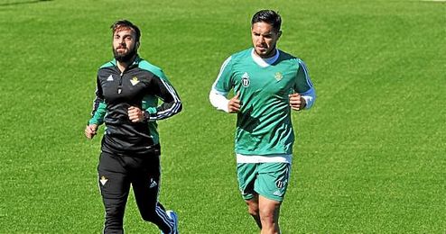 Vargas, trabajando al margen en un entrenamiento. Vargas, trabajando al margen en un entrenamiento.