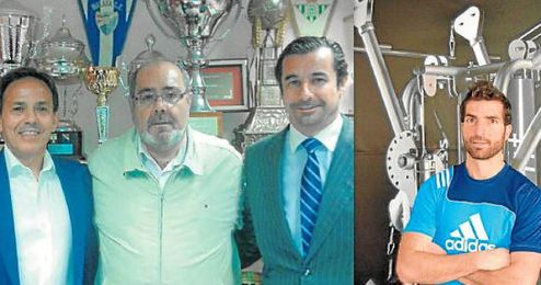 A la izquierda, Francisco Palacios (centro) acompañado a su derecha por Manuel Muñoz y José Luis Ojeda a su izquierda; a la derecha, Juan Velasco posa para ESTADIO en su gimnasio. A la izquierda, Francisco Palacios (centro) acompañado a su derecha por Manuel Muñoz y José Luis Ojeda a su izquierda; a la derecha, Juan Velasco posa para ESTADIO en su gimnasio.