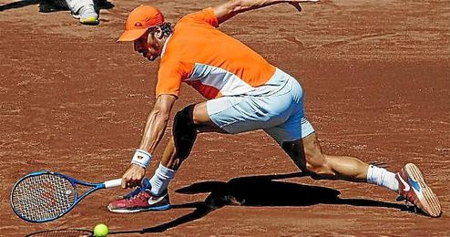 Feliciano golpea la pelota en un punto del partido ante Lacko. Feliciano golpea la pelota en un punto del partido ante Lacko.