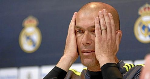 Zidane, en la sala de prensa. Zidane, en la sala de prensa.