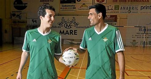 Paco Reyes y Miguel Vázquez posan para ESTADIO Deportivo. Paco Reyes y Miguel Vázquez posan para ESTADIO Deportivo.