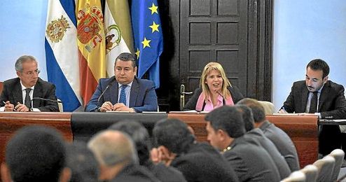 "El ambiente del Mundial en Jerez es único y está garantizado por un Plan coordinado ante cualquier incidencia", ha añadido la regidora jerezana. "El ambiente del Mundial en Jerez es único y está garantizado por un Plan coordinado ante cualquier incidencia", ha añadido la regidora jerezana.