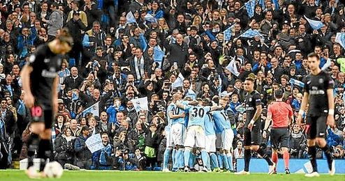 Los jugadores del City celebra el gol de De Bruyne. Los jugadores del City celebra el gol de De Bruyne.