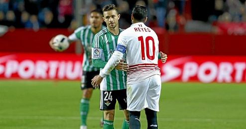 Rubén Castro y Reyes durante el derbi Rubén Castro y Reyes durante el derbi