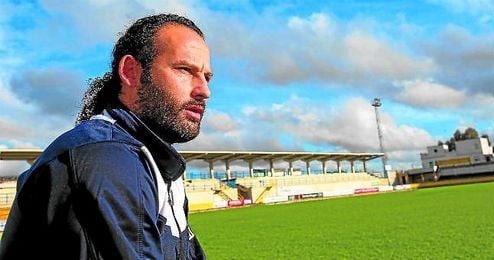 Carlos Alberto, en un momento de la entrevista concedida a ESTADIO en el Guadalquivir de Coria. Carlos Alberto, en un momento de la entrevista concedida a ESTADIO en el Guadalquivir de Coria.