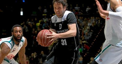El mejor de los sevillanos fue Bostjan Nachbar. El mejor de los sevillanos fue Bostjan Nachbar.