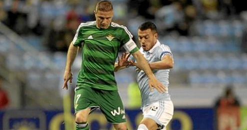 Joaquín se encontró cómodo jugando por dentro y encontrando espacios donde hacer daño al Celta. Joaquín se encontró cómodo jugando por dentro y encontrando espacios donde hacer daño al Celta.