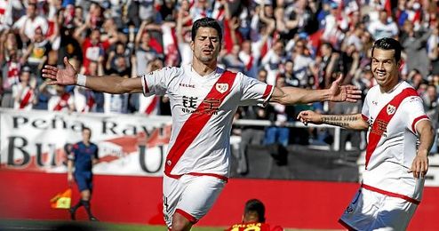 Guerra celebra su gol ante el Villarreal Guerra celebra su gol ante el Villarreal