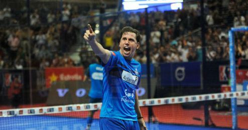 Paquito Navarro celebra su gran triunfo. Paquito Navarro celebra su gran triunfo.