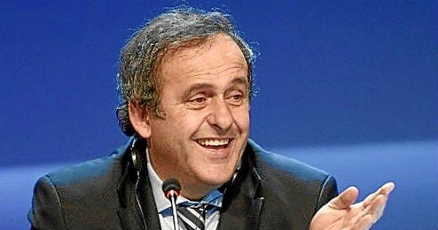 La Comisión de Ética sancionó a Platini por incumplir el Código Ético al haber recibido un pago de dos millones de francos suizos. La Comisión de Ética sancionó a Platini por incumplir el Código Ético al haber recibido un pago de dos millones de francos suizos.