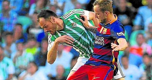 El Betis planteó un partido defensivo y le salió meridianamente bien hasta el descanso. El Betis planteó un partido defensivo y le salió meridianamente bien hasta el descanso.
