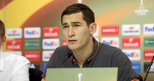 Stepanenko, en la sala de prensa del Sánchez Pizjuán. Stepanenko, en la sala de prensa del Sánchez Pizjuán.