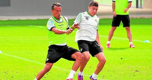 Foued Kadir y Francisco Portillo, con contrato hasta 2017 y 2018, respectivamente, no tienen claro su futuro. Foued Kadir y Francisco Portillo, con contrato hasta 2017 y 2018, respectivamente, no tienen claro su futuro.