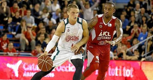 El cajista Hakanson, el mejor de los verdirrojos en el partido ante el Manresa. El cajista Hakanson, el mejor de los verdirrojos en el partido ante el Manresa.