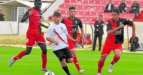 El Sevilla Atlético aspira aún a acabar segundo. El Sevilla Atlético aspira aún a acabar segundo.