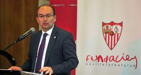 José Castro, molesto con la ausencia de Felipe VI. José Castro, molesto con la ausencia de Felipe VI.