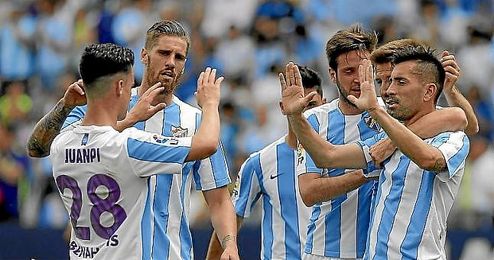 Los jugadores del Málaga celebran un gol ante Las Palmas. Los jugadores del Málaga celebran un gol ante Las Palmas.