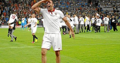 Rami saluda a los aficionados que se desplazaron a Basilea Rami saluda a los aficionados que se desplazaron a Basilea