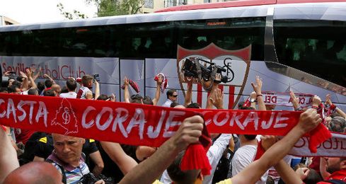 El sevillismo acompaña a su equipo allá donde va. El sevillismo acompaña a su equipo allá donde va.