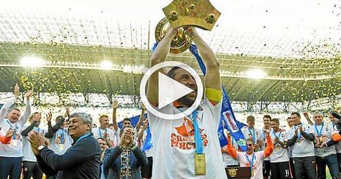 Lucescu abandona el equipo después de haberlo convertido en el rival más serio para el antiguamente indiscutido Dynamo de Kiev. Lucescu abandona el equipo después de haberlo convertido en el rival más serio para el antiguamente indiscutido Dynamo de Kiev.