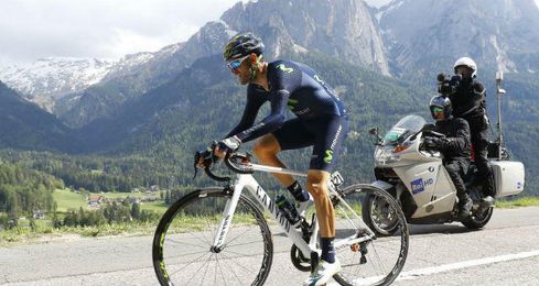 Valverde acabó tercero la etapa. Valverde acabó tercero la etapa.