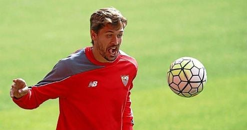 Fernando Llorente, durante un entrenamiento con el Sevilla. Fernando Llorente, durante un entrenamiento con el Sevilla.