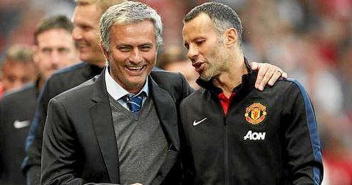 José Mourinho hablando con Ryan Giggs tras un encuentro. José Mourinho hablando con Ryan Giggs tras un encuentro.