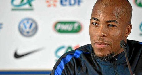 Sidibé está concentrado con Francia. Sidibé está concentrado con Francia.