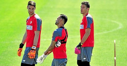 Sergio Rico y David Soria apuntan a inquilinos de la portería en la 16/17. Sergio Rico y David Soria apuntan a inquilinos de la portería en la 16/17.